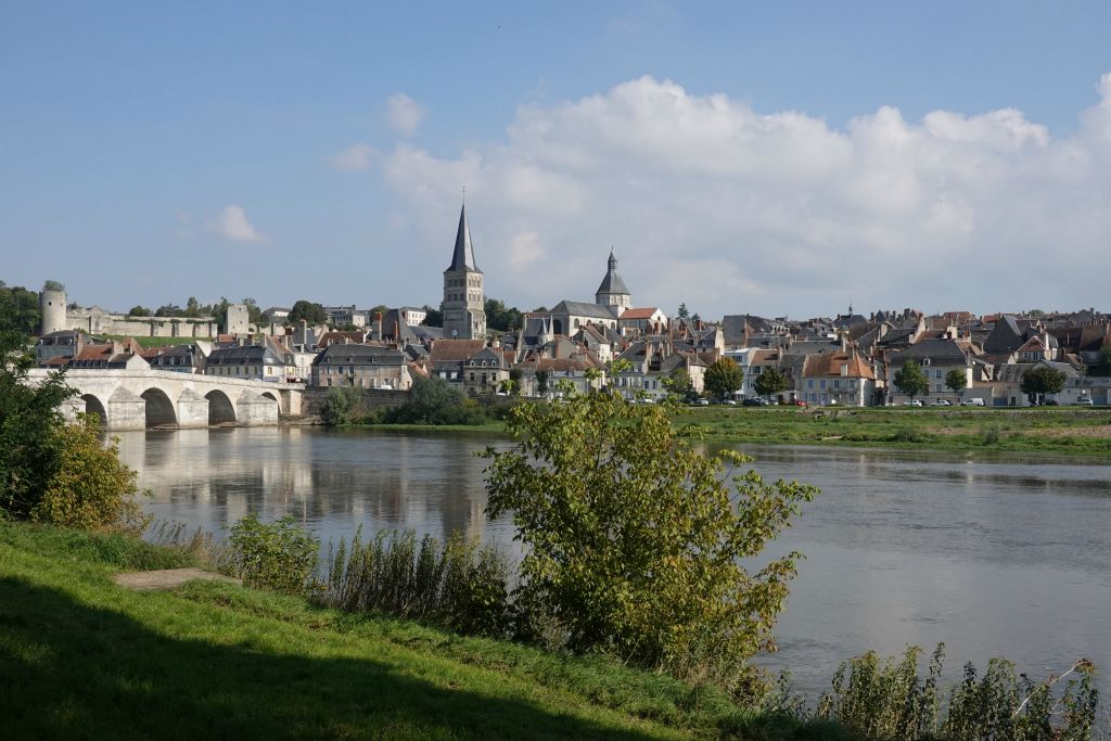 Après Marseilles-lès-Aubigny, nous quittons le canal pour rejoindre la Loire. Ici, en face de la Charité-sur-Loire